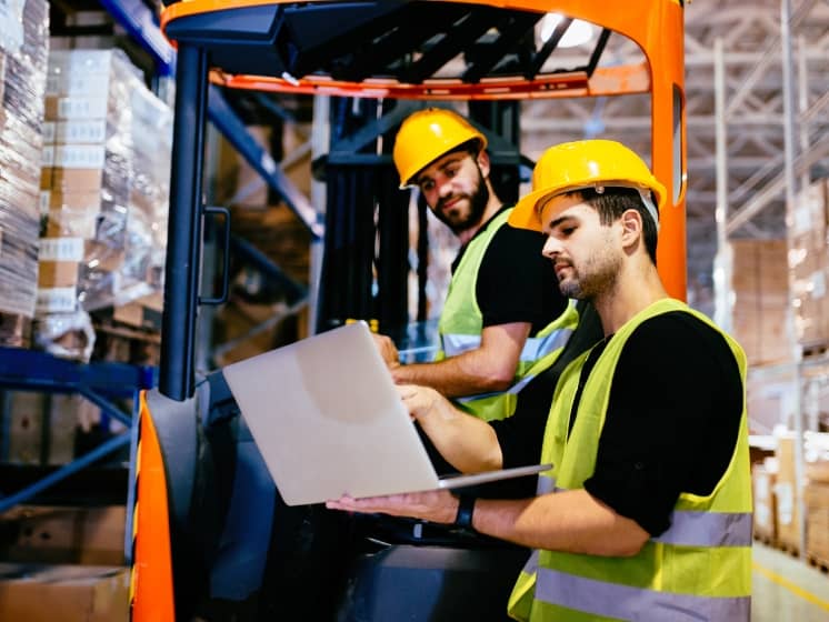 travailleurs entrepôt